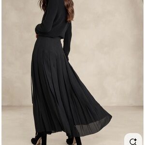 Banana Republic Crepe Pleated Black Midi Skirt with side belt